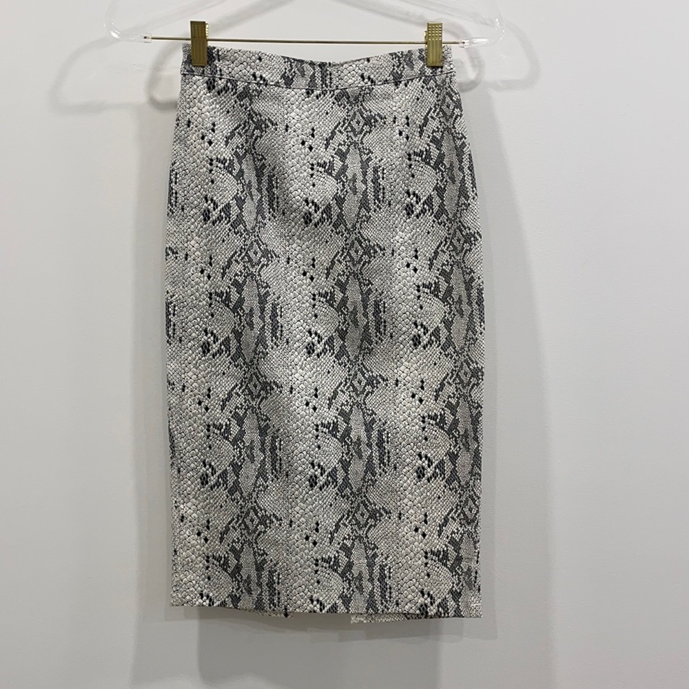 🖤🤍Snake Print High-waisted Skirt🤍🖤